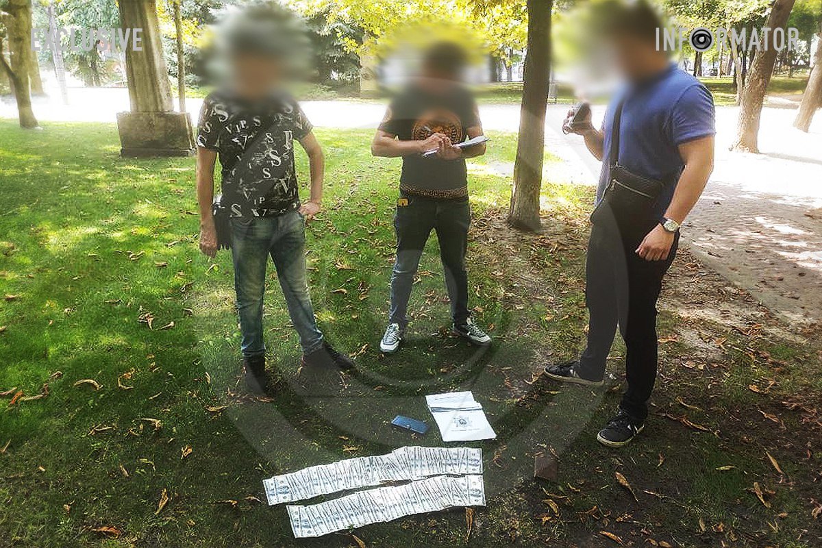 У Дніпрі місцевий житель допомагав ухилянтам виїхати з країни