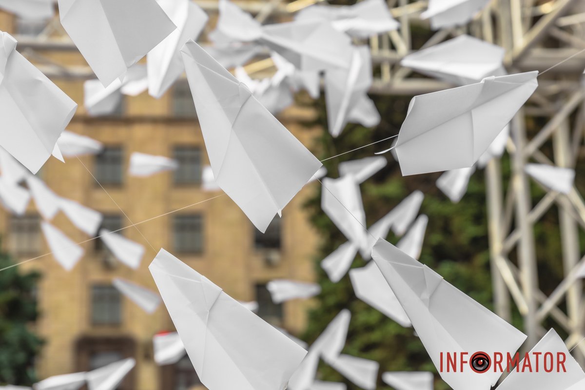 Вони символізують дітей, які загинули під час війни Вони символізують дітей, які загинули під час війни