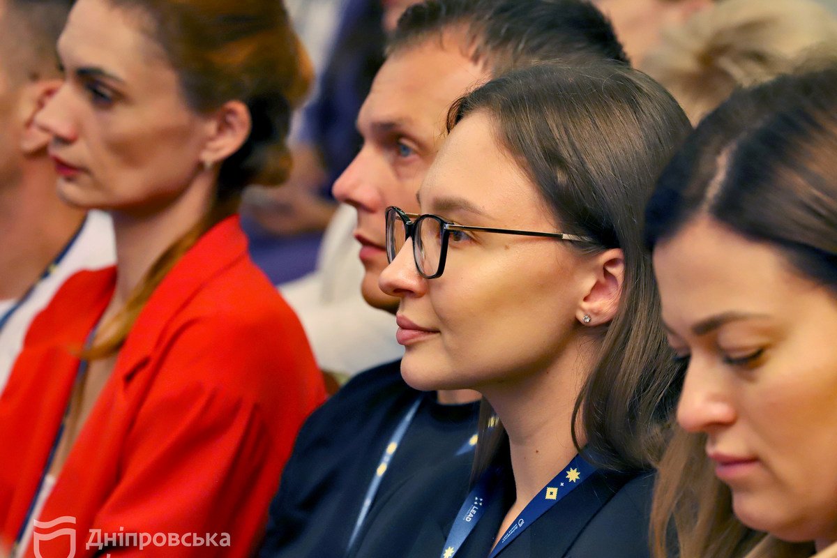 Під час форуму мер Дніпра вручив відзнаки підприємцям