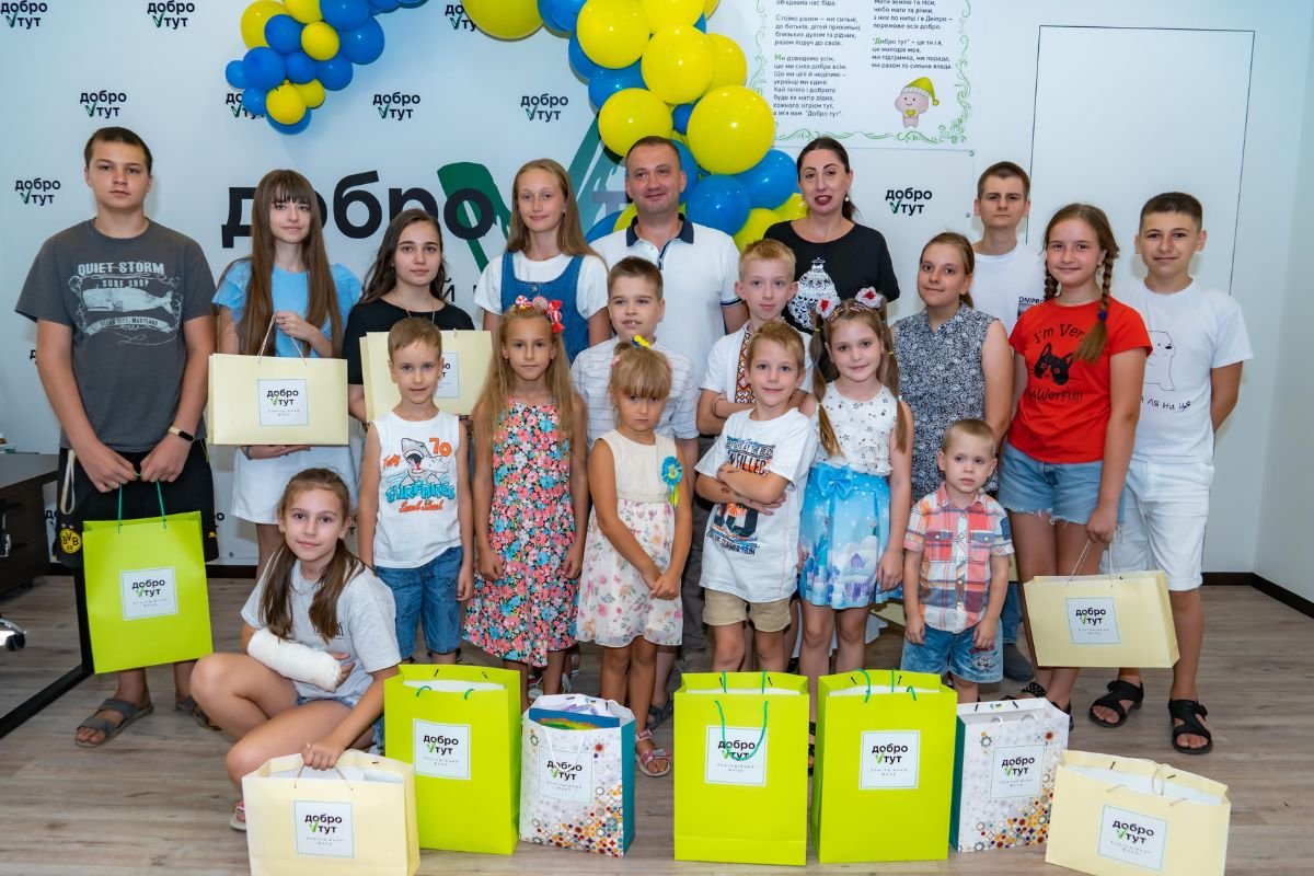 Волонтеры благотворительного фонда «Добро ЗДЕСЬ» помощи детям и родителям из семей ВПО Волонтеры благотворительного фонда «Добро ЗДЕСЬ» помощи детям и родителям из семей ВПО