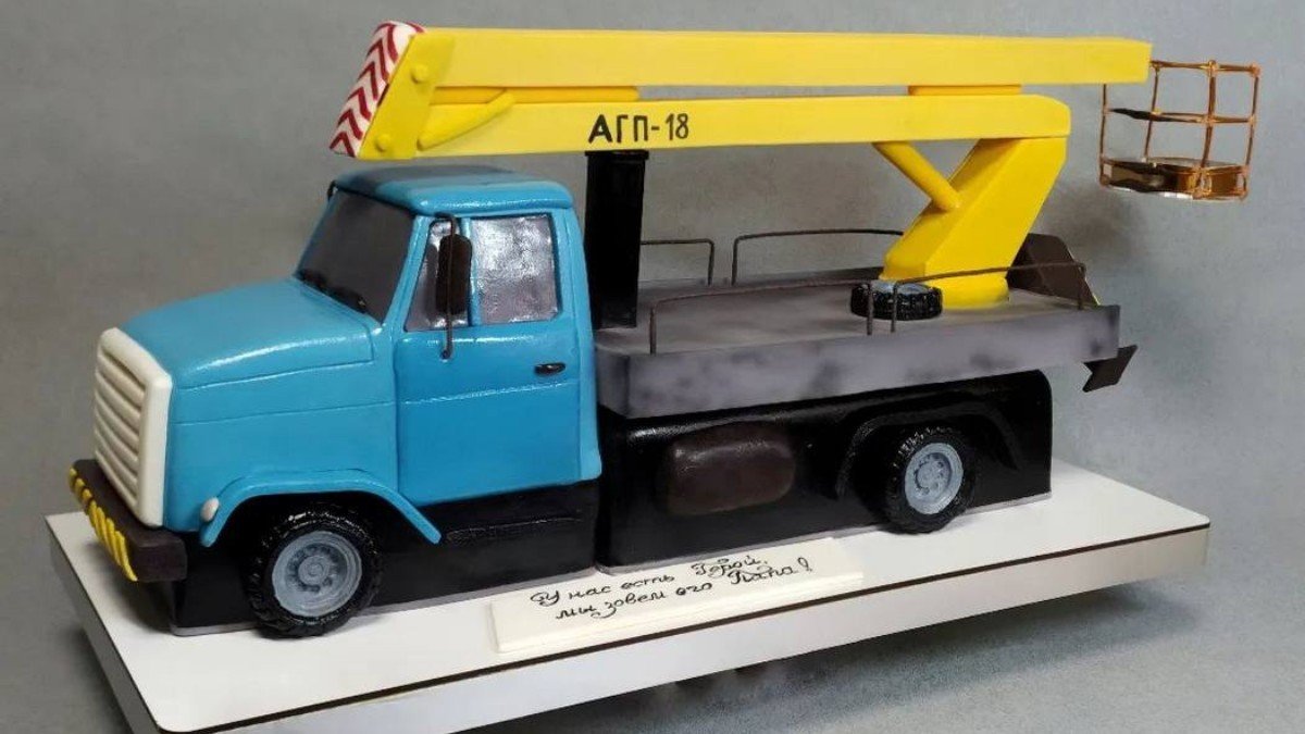 Дніпровський кондитер Дмитро Никифоренко продовжує демонструвати свою майстерність Дніпровський кондитер Дмитро Никифоренко продовжує демонструвати свою майстерність