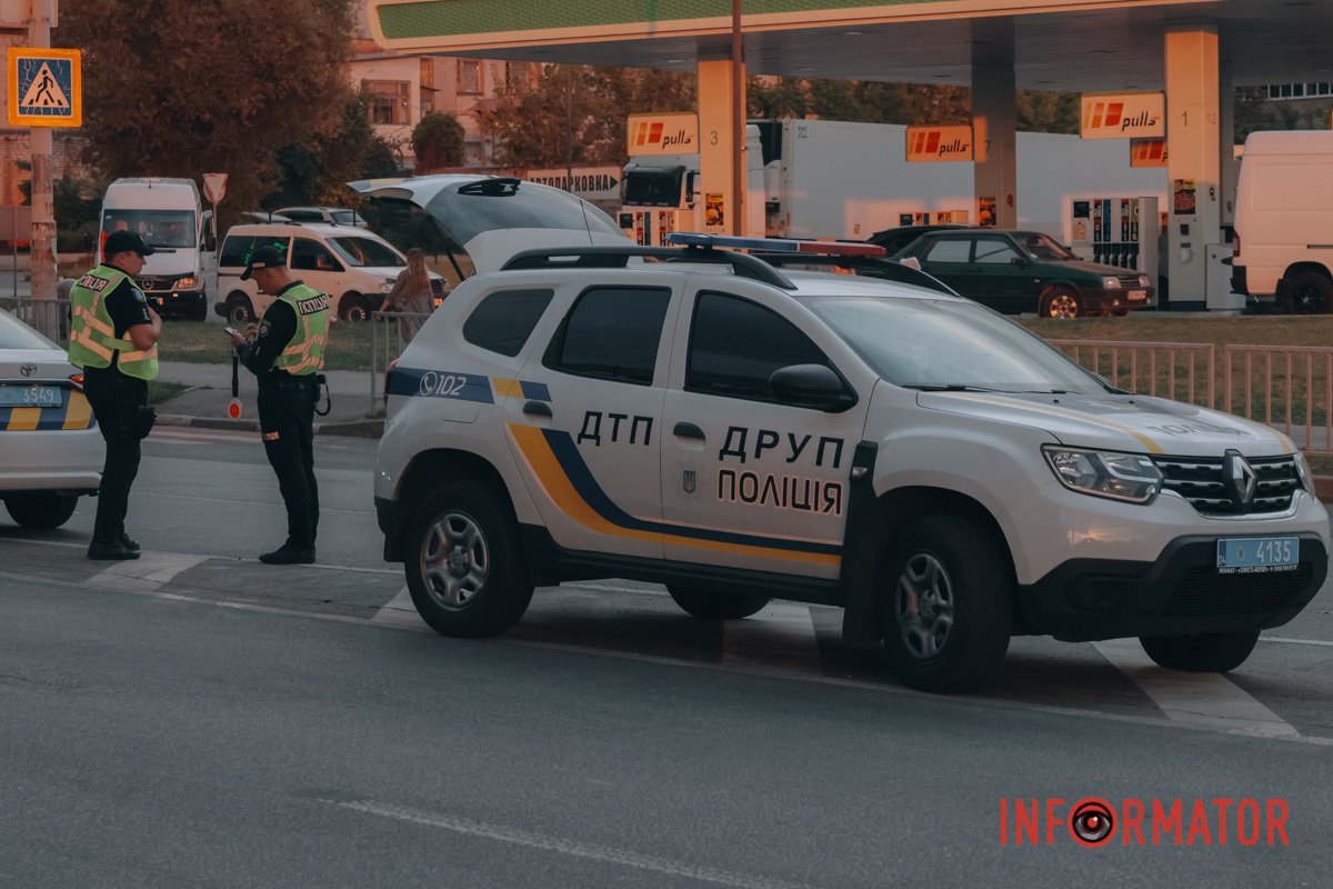 Дівчинку з забоєм коліна та ліктя доставили до лікарні