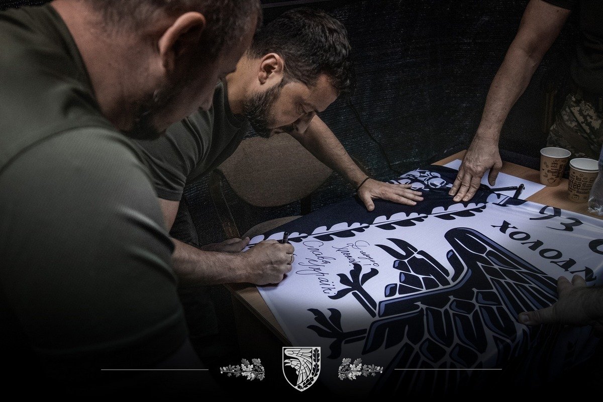 Президент Украины оставил автограф Президент Украины оставил автограф