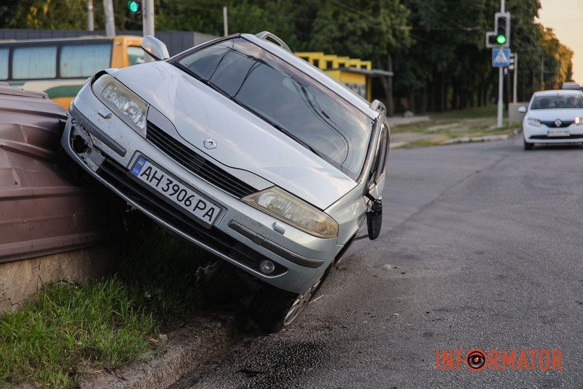Водійка не впорался з кермуванням