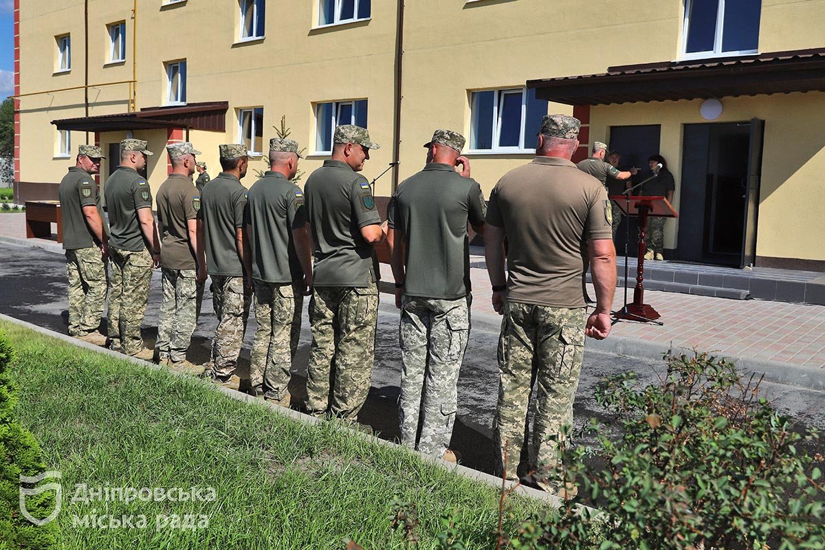 Вже звели спортивний та дитячий майданчики