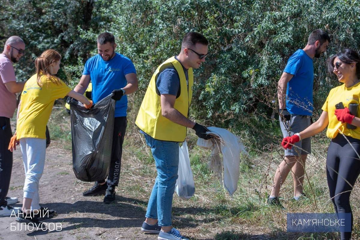 У Кам'янському пройшла екологічна акція на Єлизаветівському котловані У Кам'янському пройшла екологічна акція на Єлизаветівському котловані