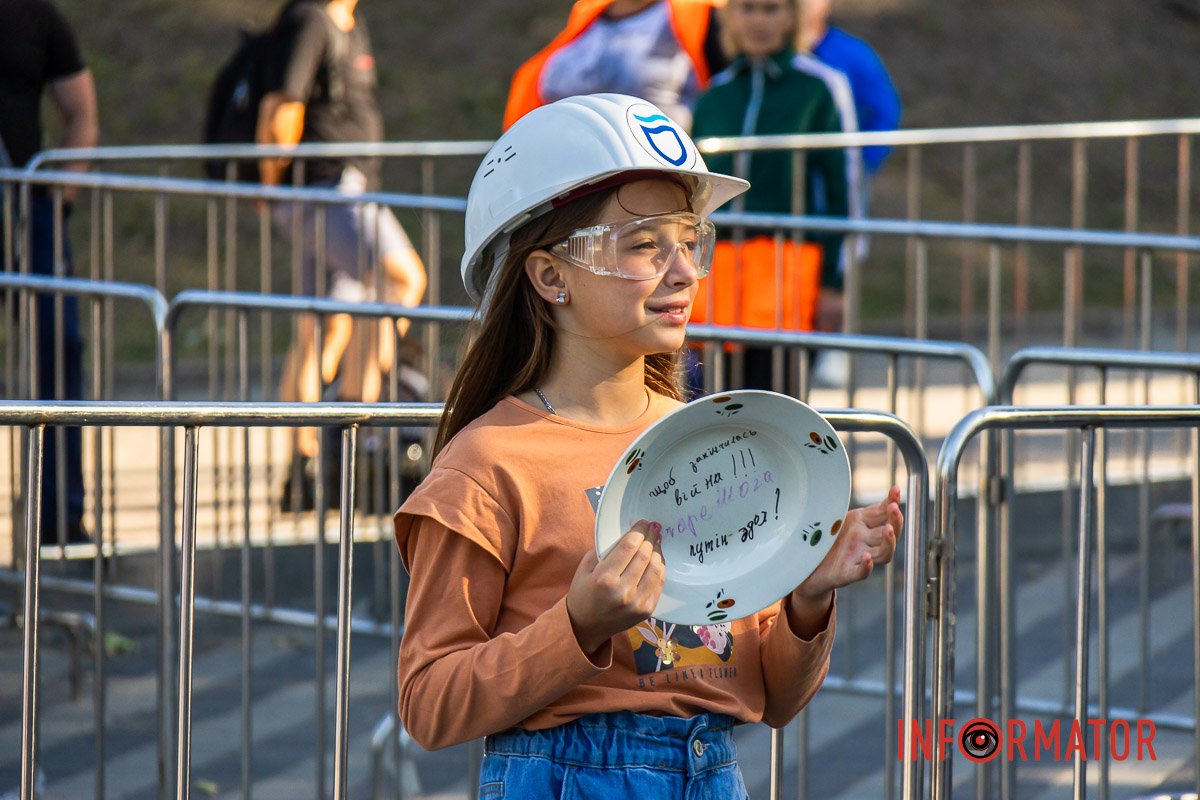 З-під вітрів доріг до теплоти