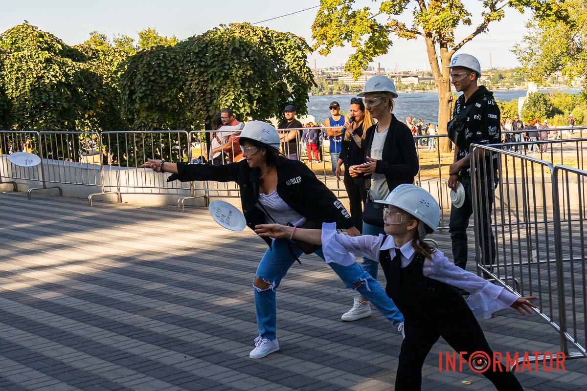 Життя – з-під гніту явориться,