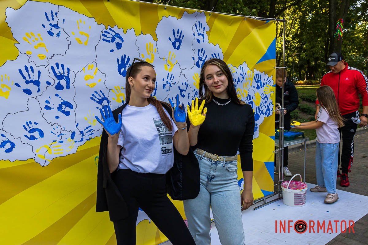 Де давнина Дніпра розлога,