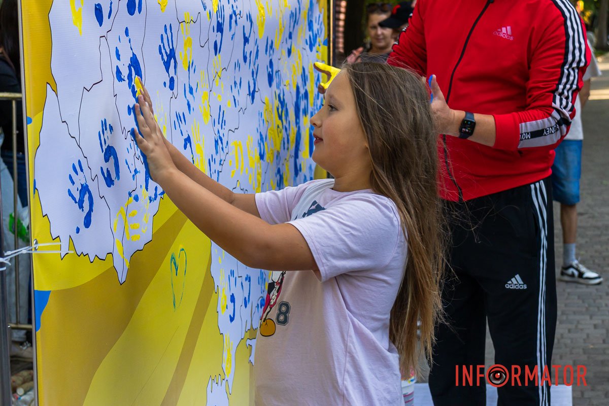 Серед пісків і диких трав,