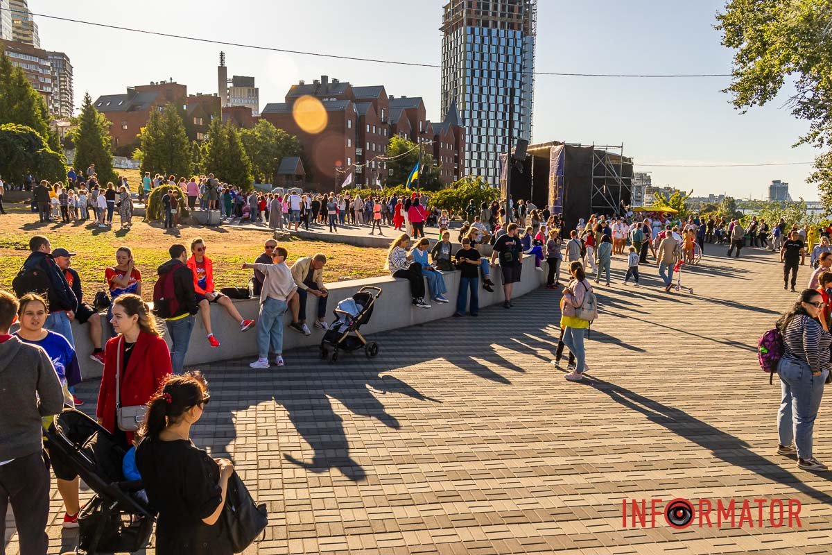 Над яким каштани і раїни – 