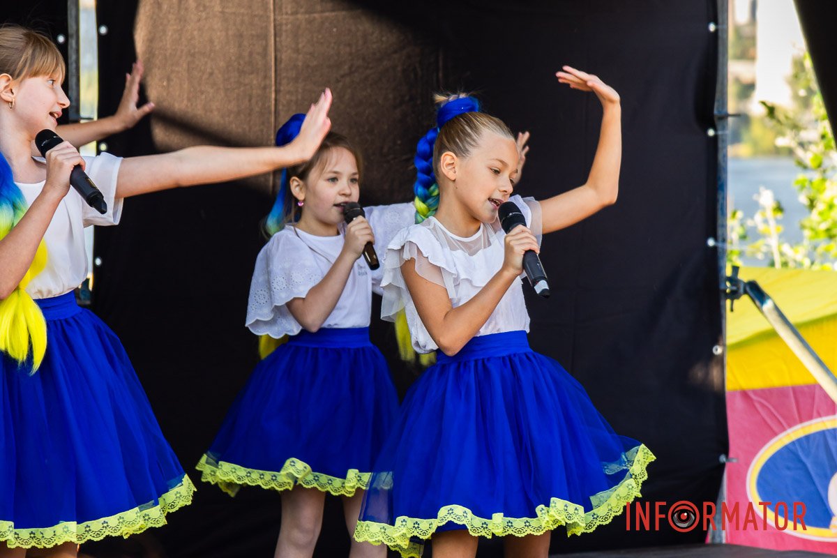 І в гордих вигинах музею