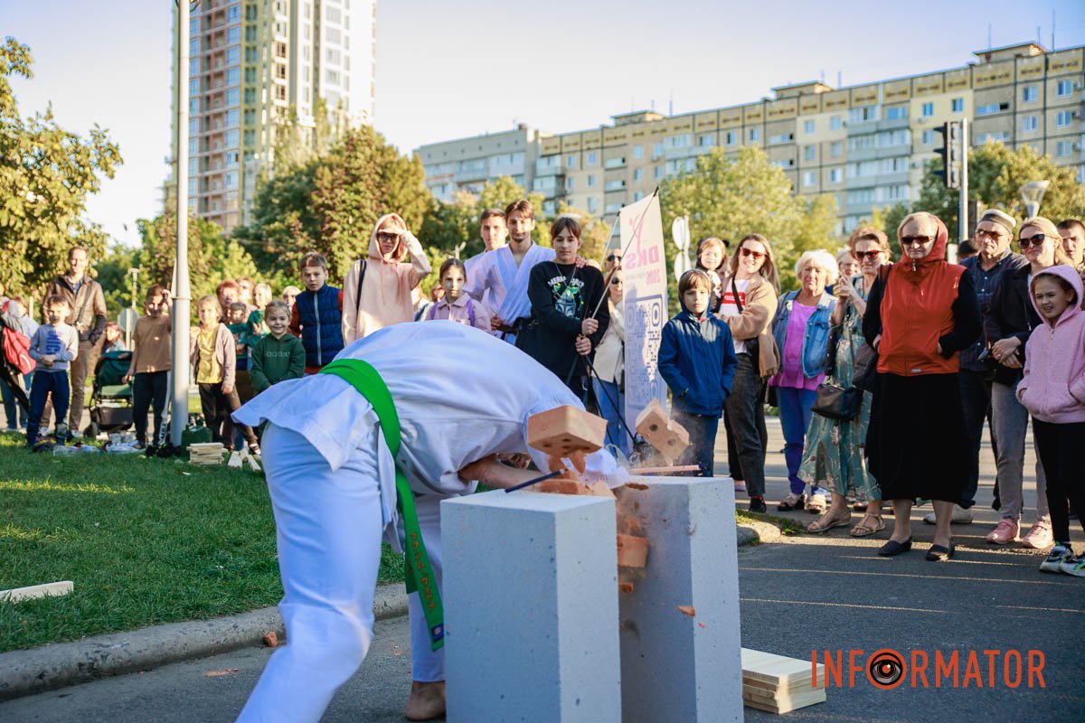 І нема цеглини