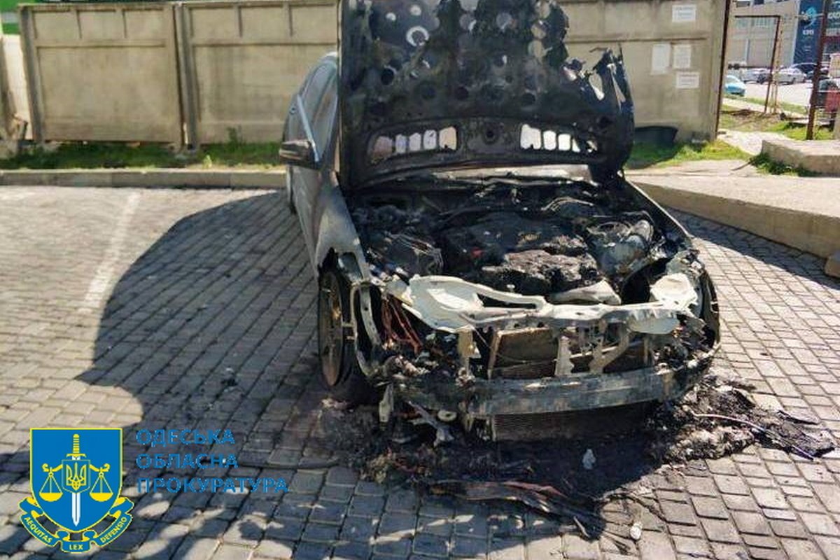 Вони підпалювали автівки Вони підпалювали автівки