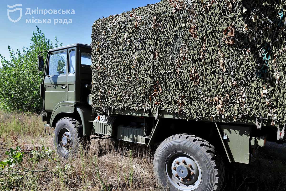 Кроме системной закупки дронов, Днепр также доставил армии 650 различных автомобилей