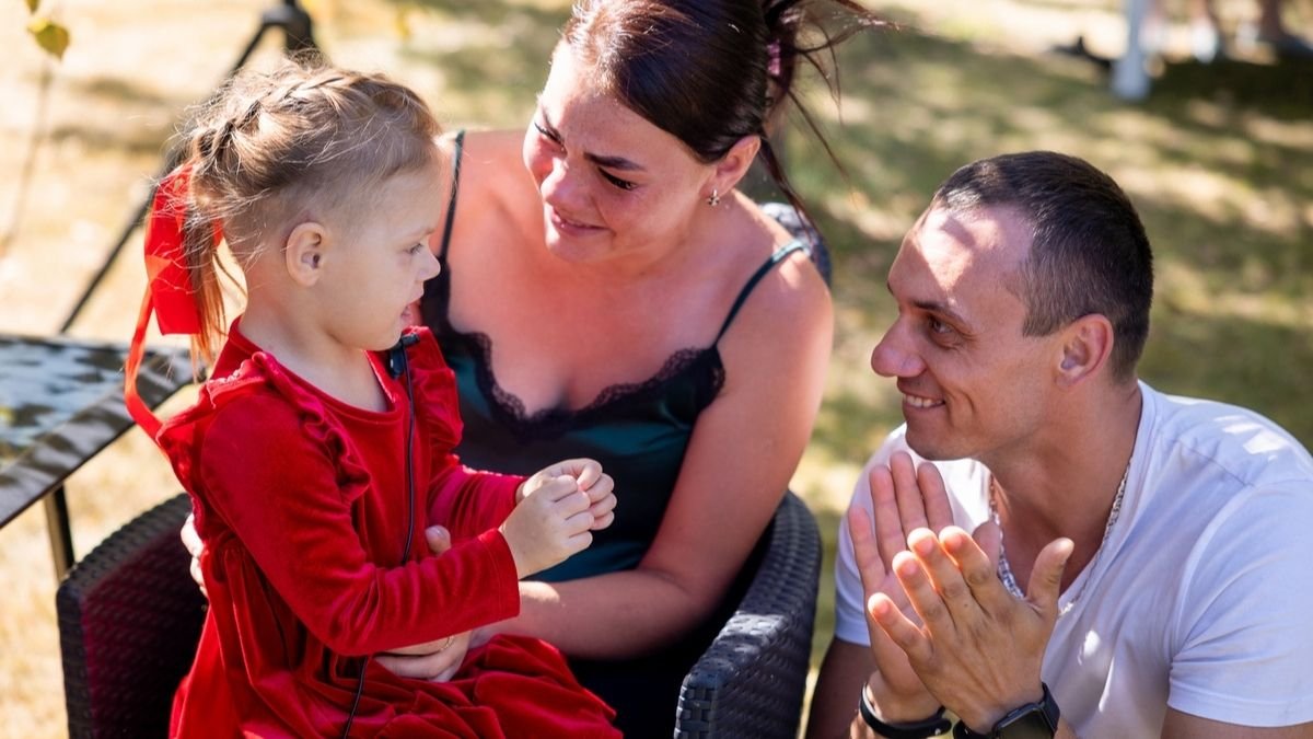 Двум из пяти детей провели двустороннюю кохлеарную имплантацию Двум из пяти детей провели двустороннюю кохлеарную имплантацию