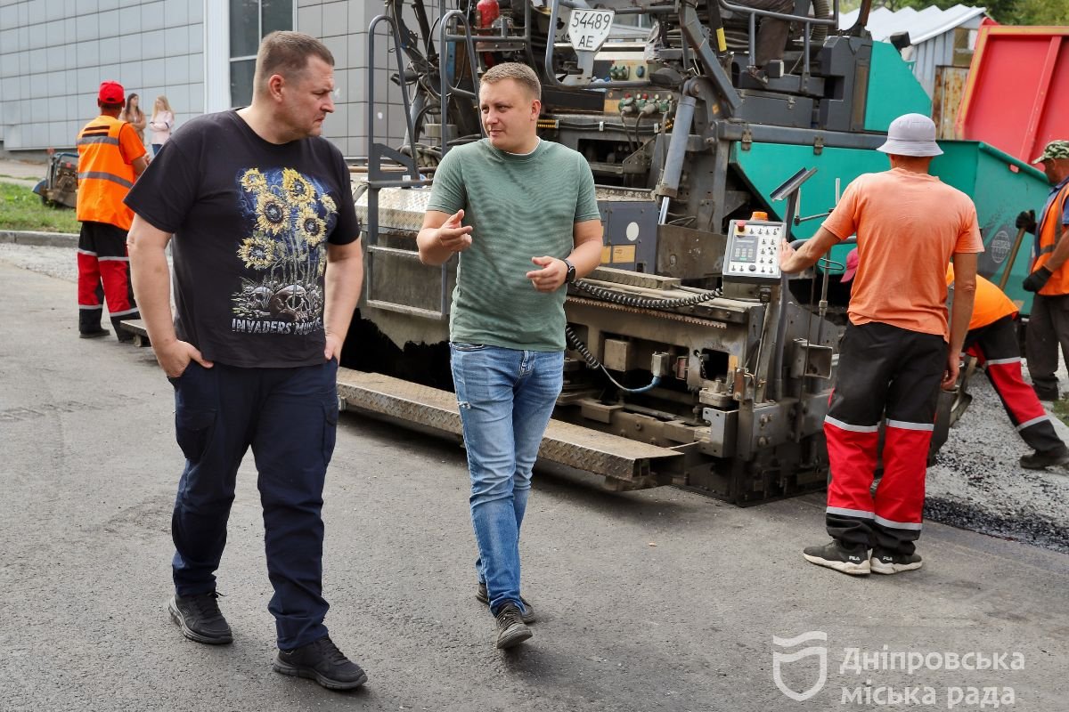 На Робочій будівельники охопили ділянку у 3,5 км — від просп. Лесі Українки до вул. Криворізької На Робочій будівельники охопили ділянку у 3,5 км — від просп. Лесі Українки до вул. Криворізької