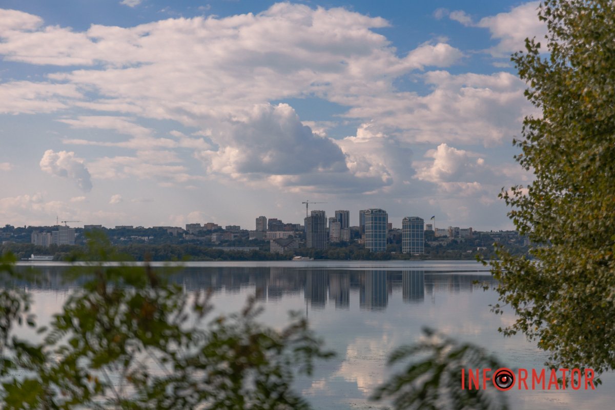 Пишаються зерном стодоли,