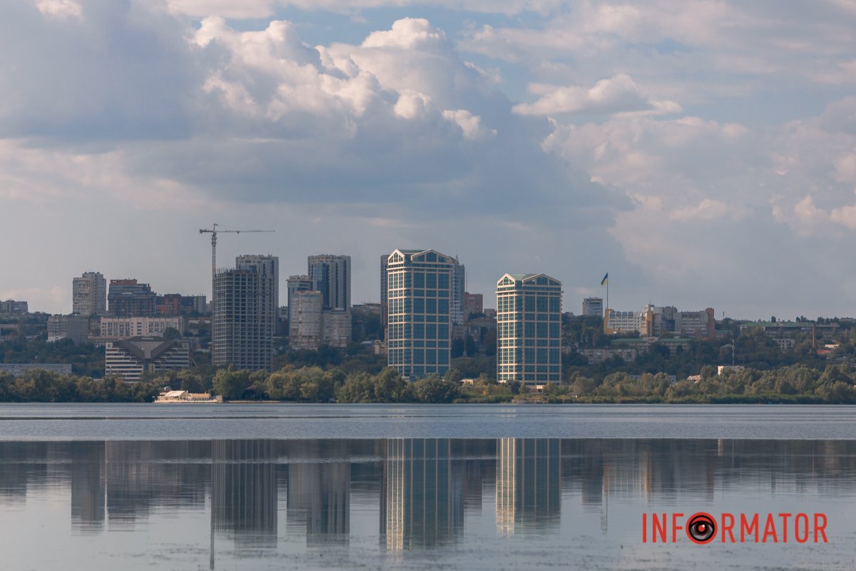 Снує павук тоненьку нитку –