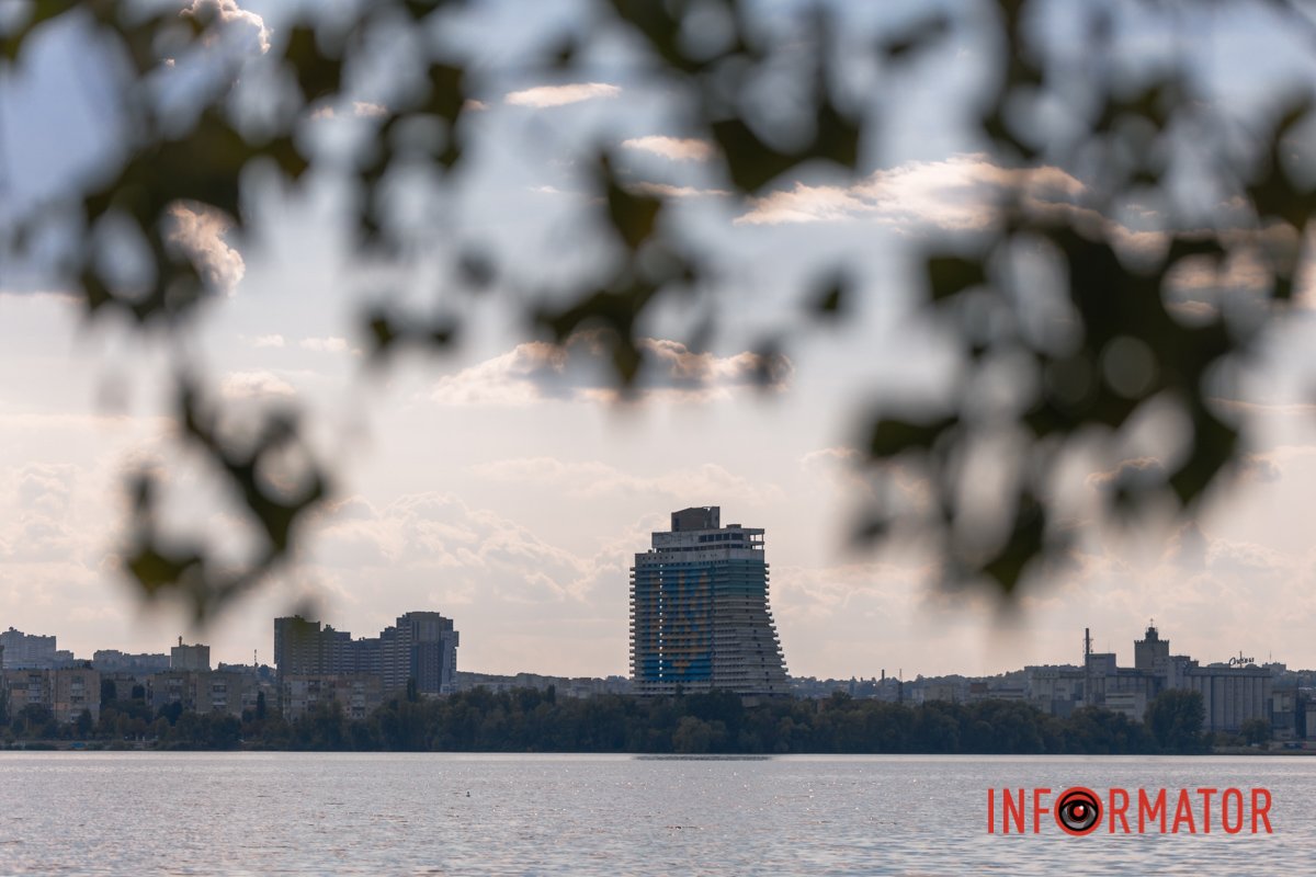 А листя просить: – Виший нас зеленим!