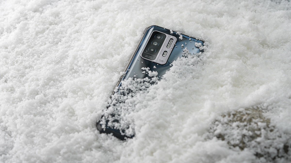 Oukitel WP27 способен хорошо работать в воде на глубине до 1,5 метров Oukitel WP27 способен хорошо работать в воде на глубине до 1,5 метров