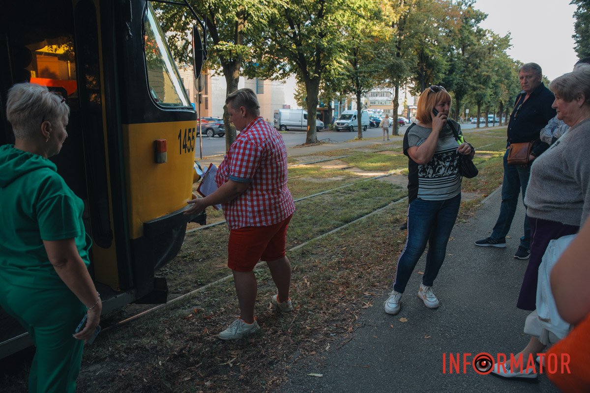 Трамвай ехал Рабочей со стороны железнодорожного вокзала