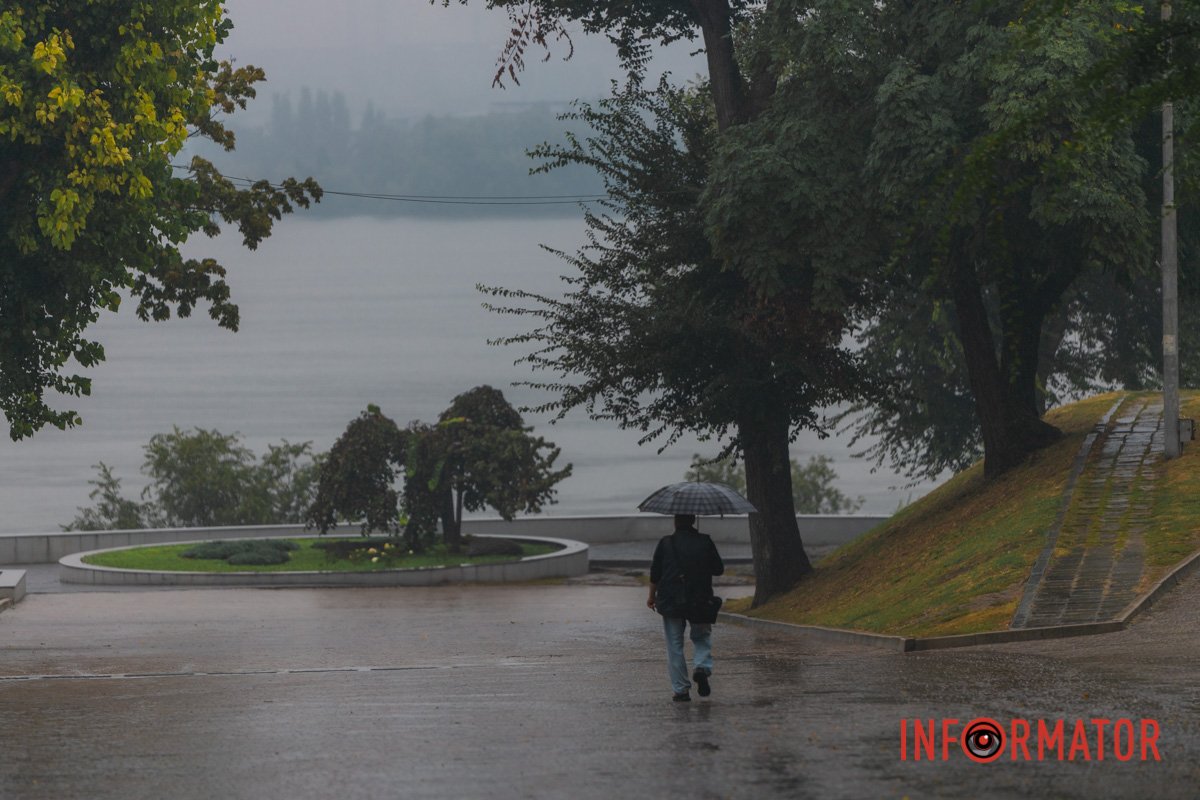 У Дніпрі цілий день тримається прохолодна та похмура погода
