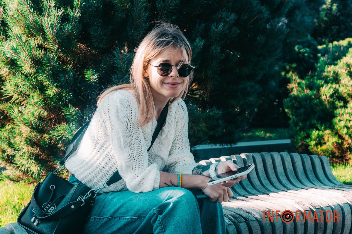 Сідає сонце на краєчку літа... Сідає сонце на краєчку літа...