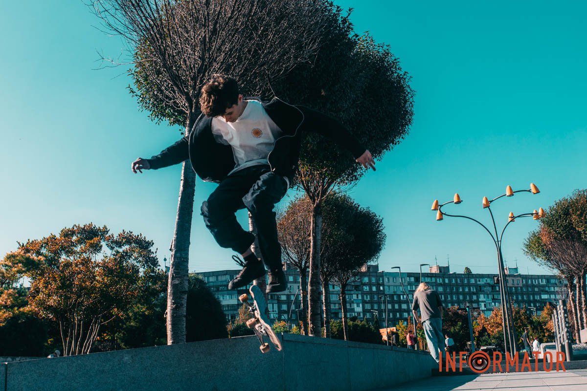 Від річки холодок в усі кінці. Від річки холодок в усі кінці.