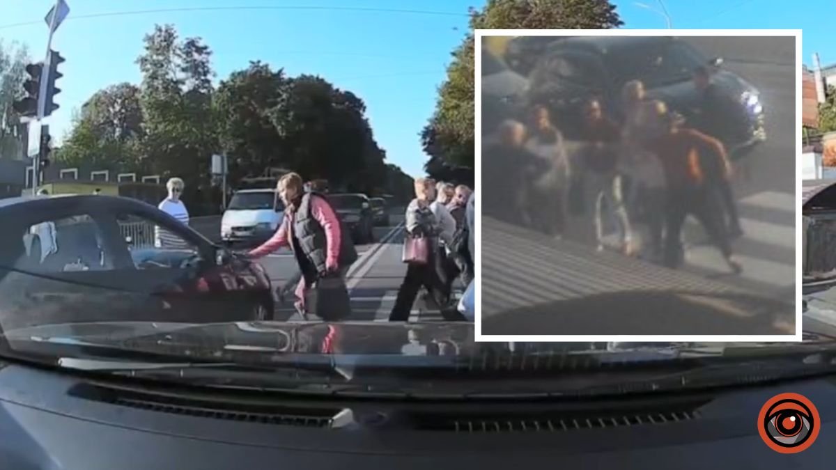 У Дніпрі водій Mazda ледь не збив пішоходів та «задув» їх балончиком: коментар поліції
