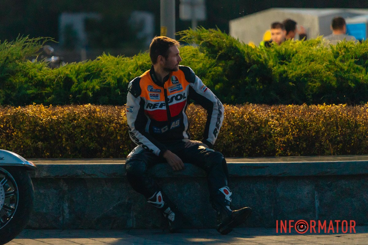 В Симферополе Bentley на большой скорости врезался в мотоцикл Suzuki