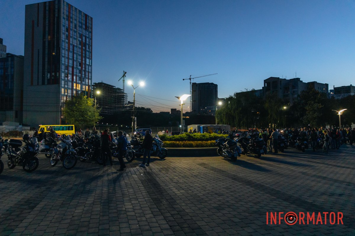 Съезжаться начали около 19:00