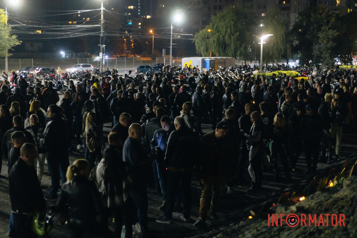Сотни байкеров на Фестивальном причале в Днепре