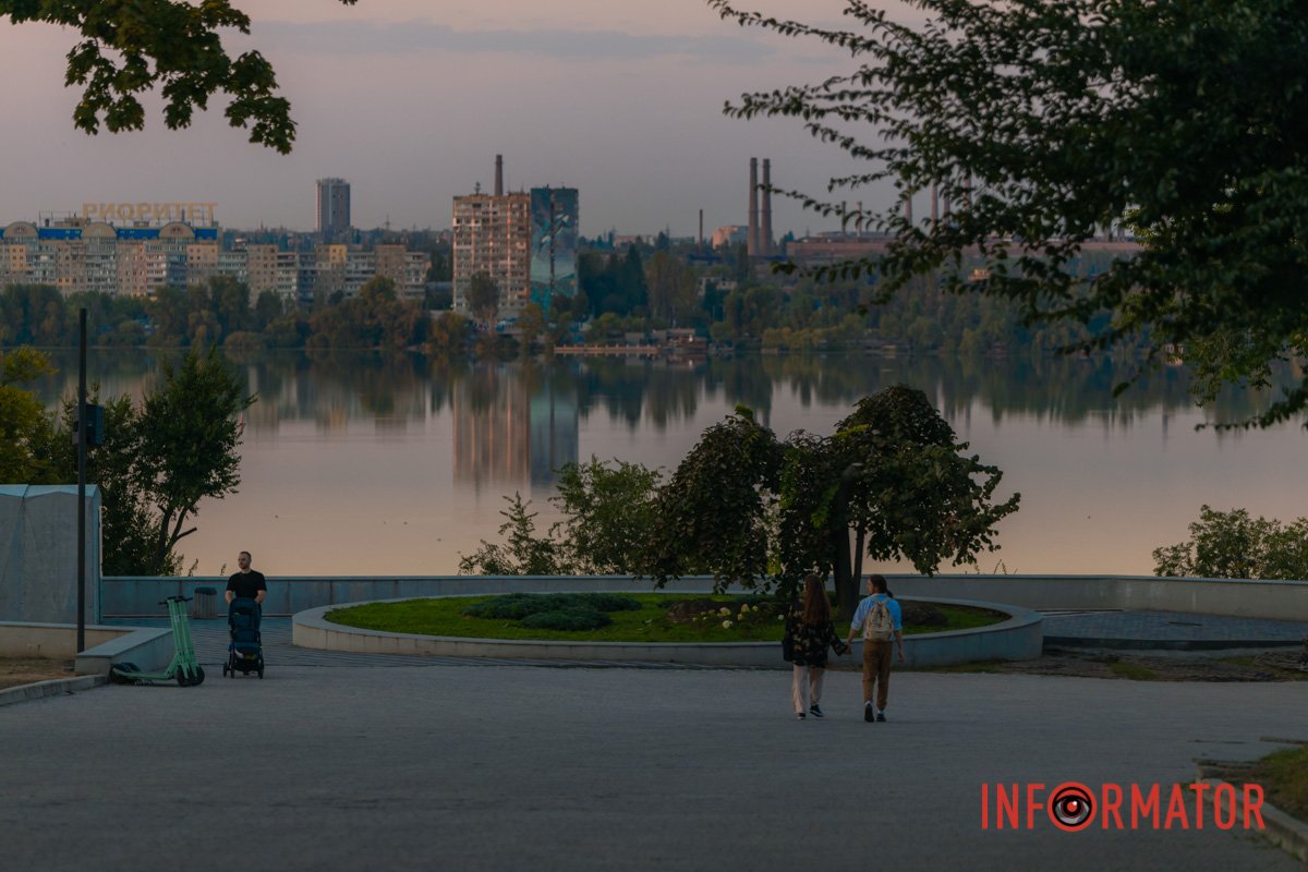 За всю красу навколо, що між вас,