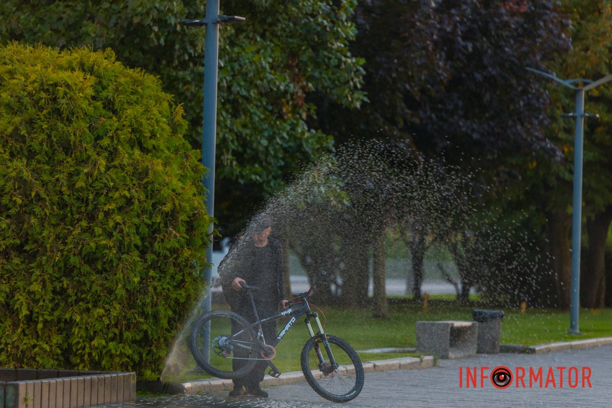 На заході так хмари червоніли,