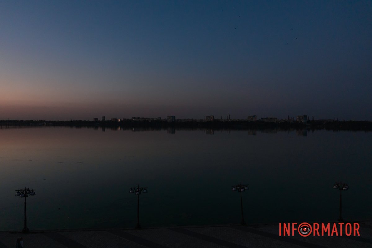 Повсюди небо дуже потемніло,