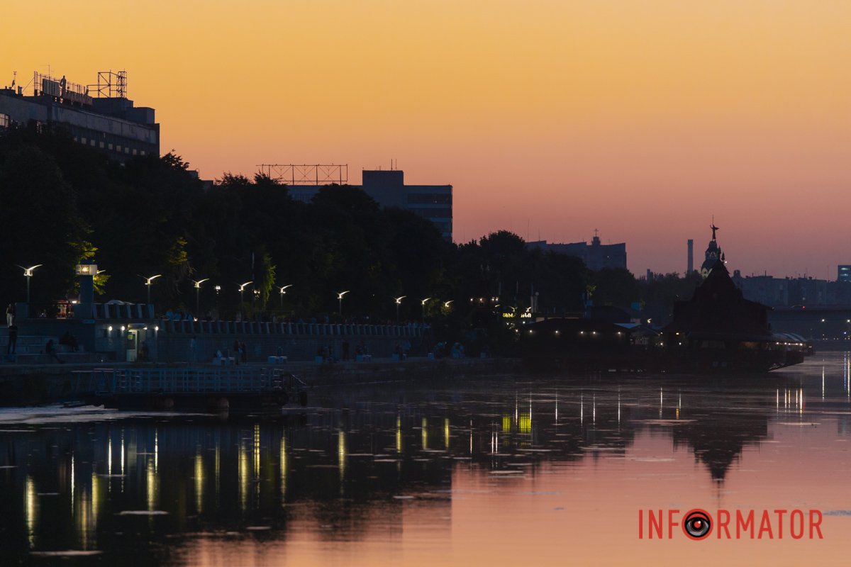 Тут хмари рвались і кудись летіли,