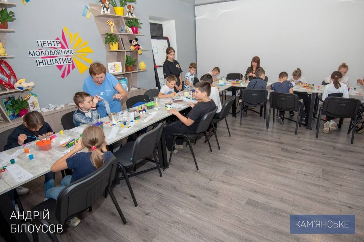 Центр молодіжних ініціатив разом з волонтерами Центр молодіжних ініціатив разом з волонтерами