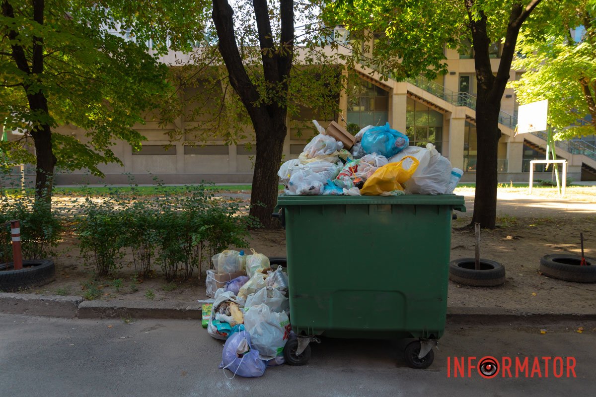 Двори багатоповерхівок між Яворницького, Гоголя, Шевченка та Екатеринославським бульваром