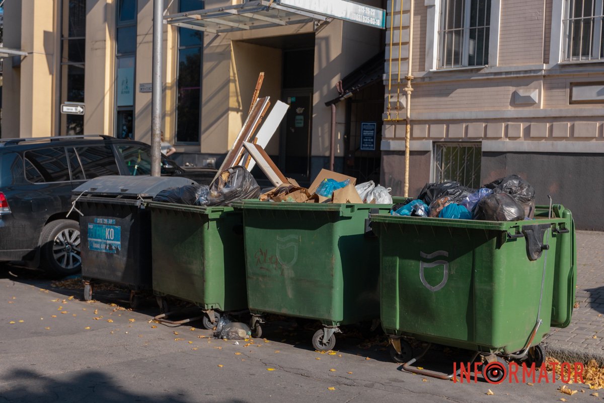 Вулиця Жуковського, поруч з проспектом Яворницького