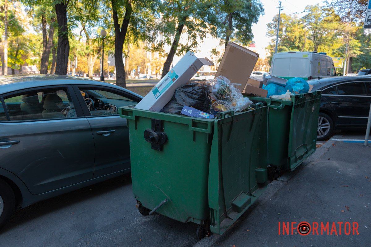 У Дніпрі не вистачає ще 15 людей для вивезення сміття