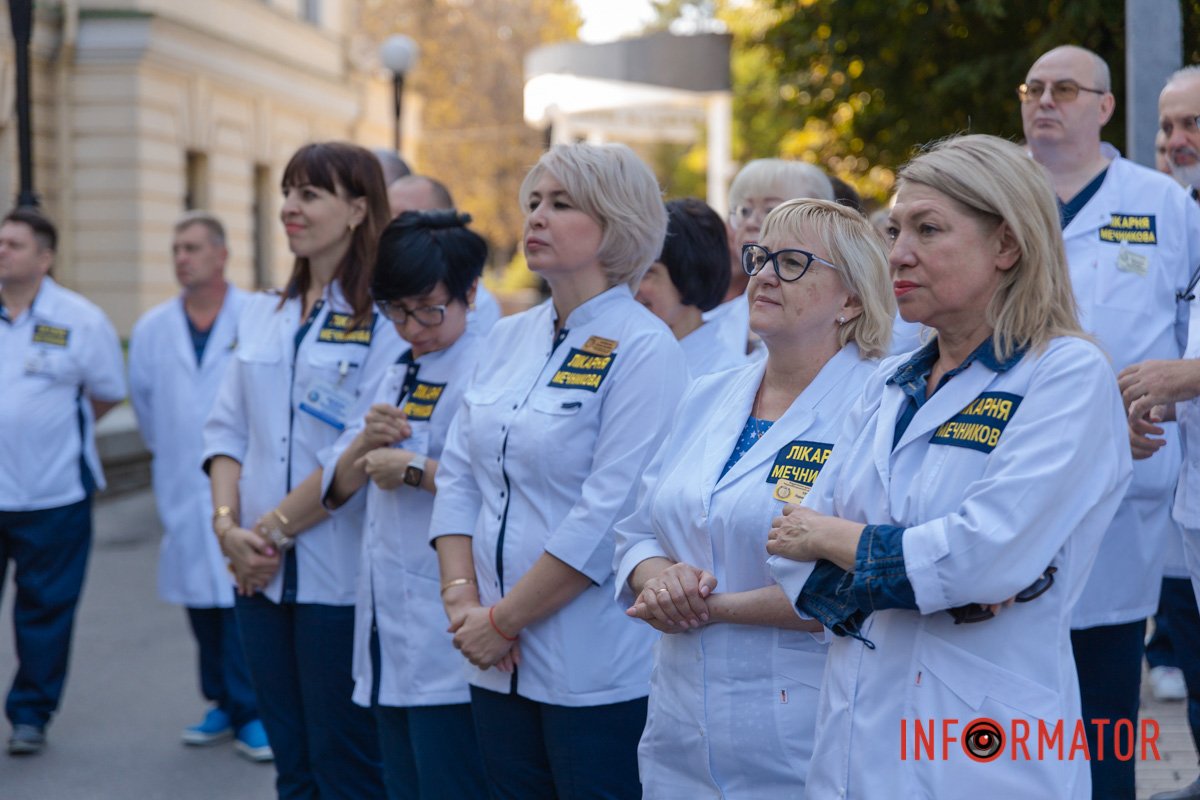 Честь і хвала лікарям!