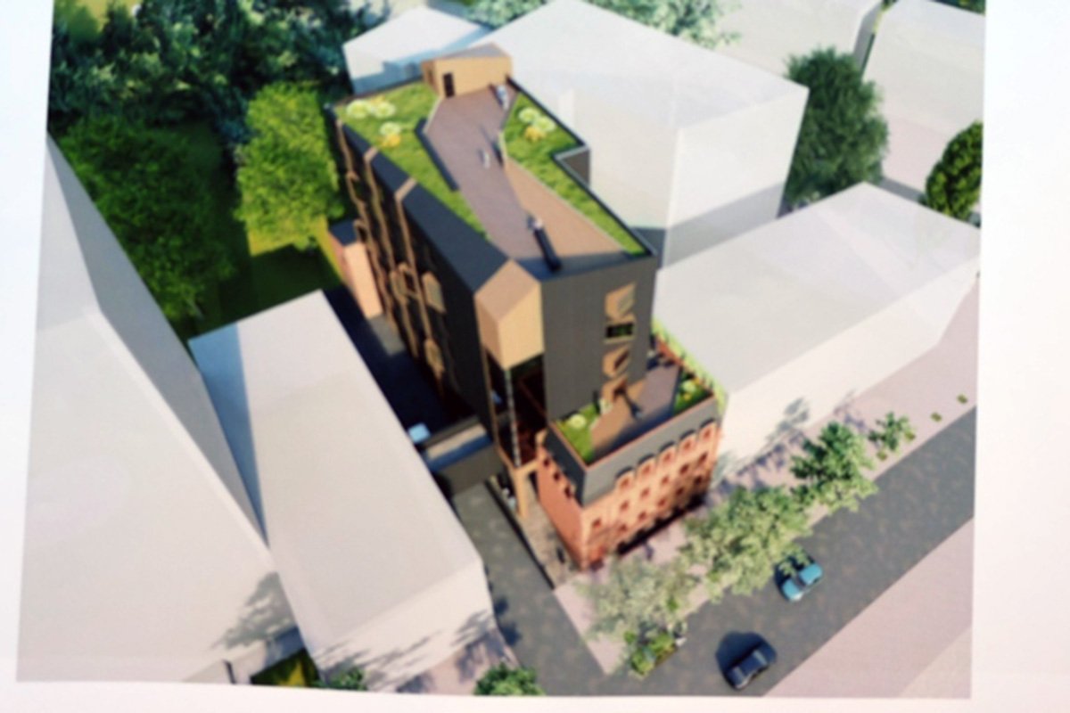 А на покрівлі 7-поверхової будівлі збираються створити прогулянкову зону з лавами та озелененням