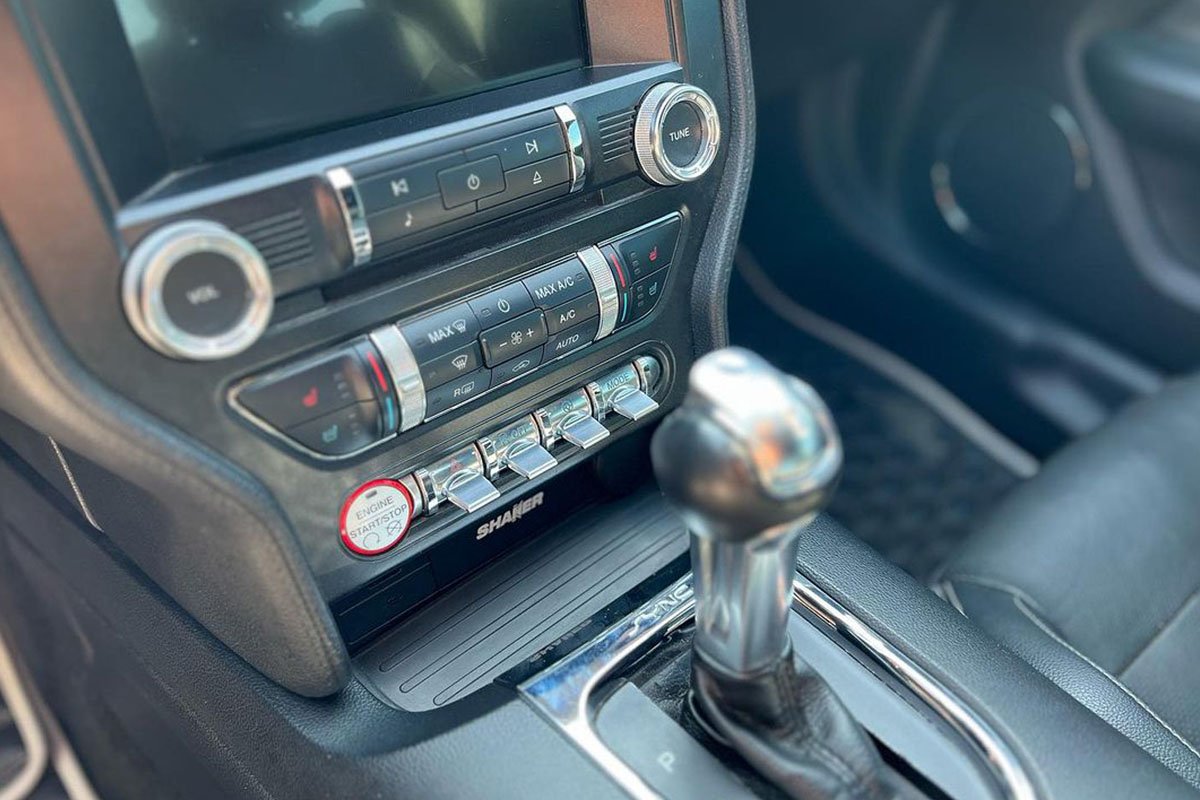 В машині встановлений двигун об’ємом 2,3 літра (Stage2) потужністю у 374 кінських сил