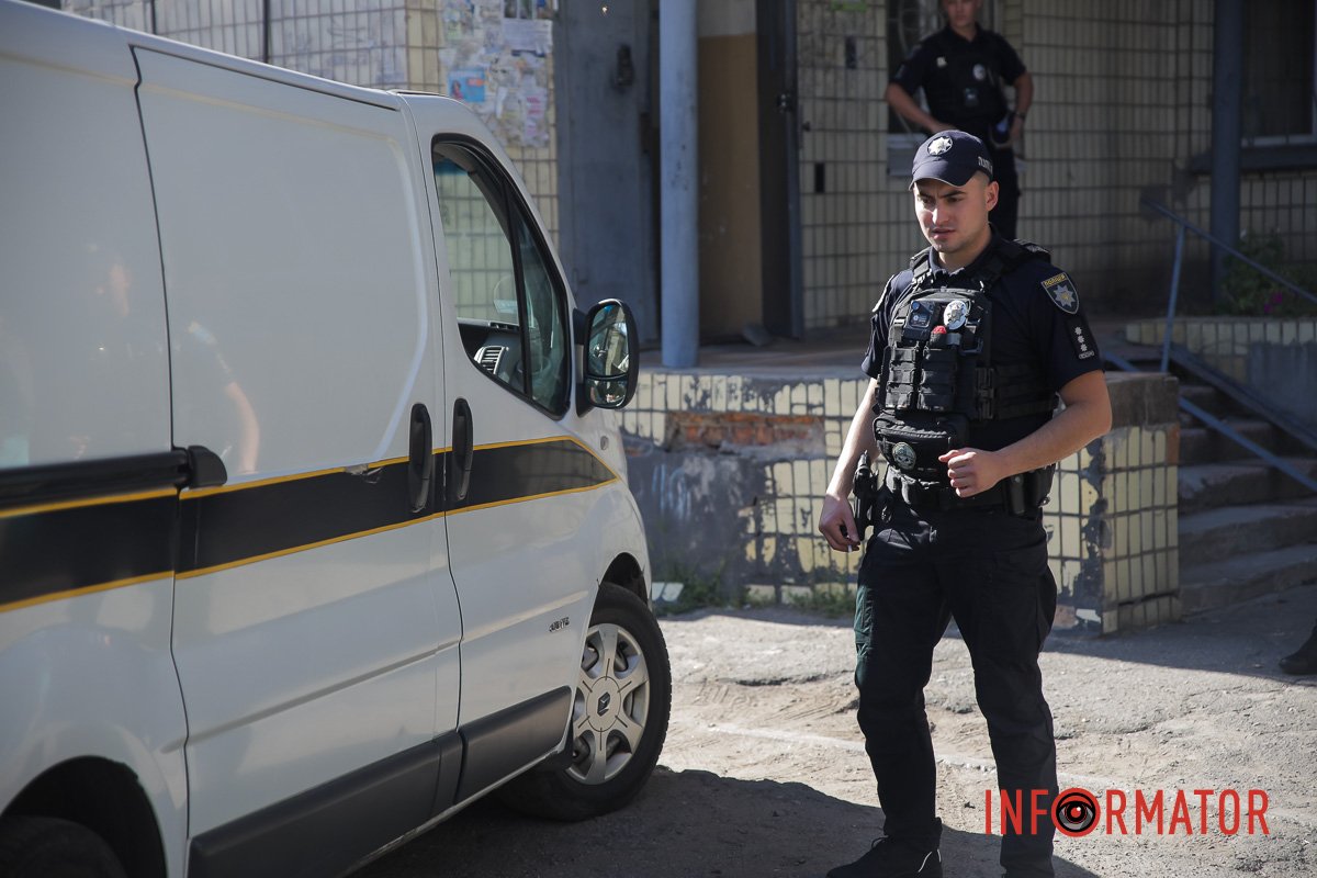 Чоловік впав з 9-го поверху Чоловік впав з 9-го поверху