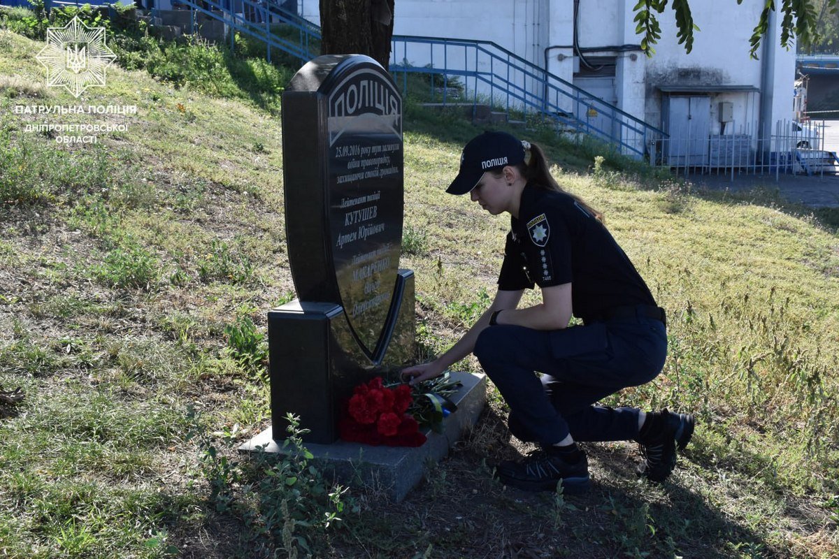 Нагадуванн дніпрянам про те, якою небезпечною є робота поліцейських