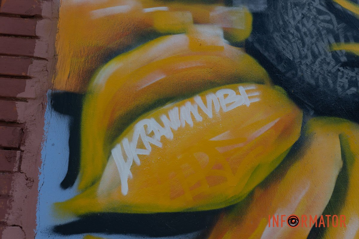 Автор отметил, что это стритовая адаптация шароварных мотивов