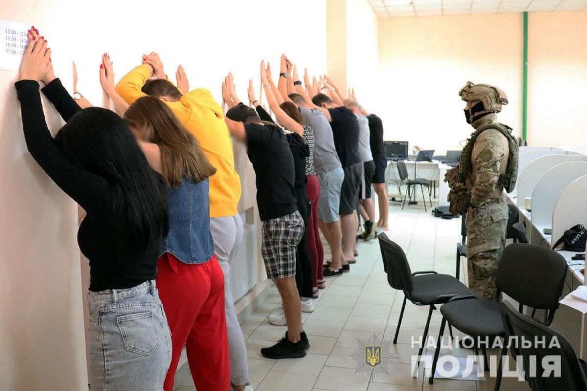 В такі "офіси" можуть завітати і правоохоронці В такі "офіси" можуть завітати і правоохоронці