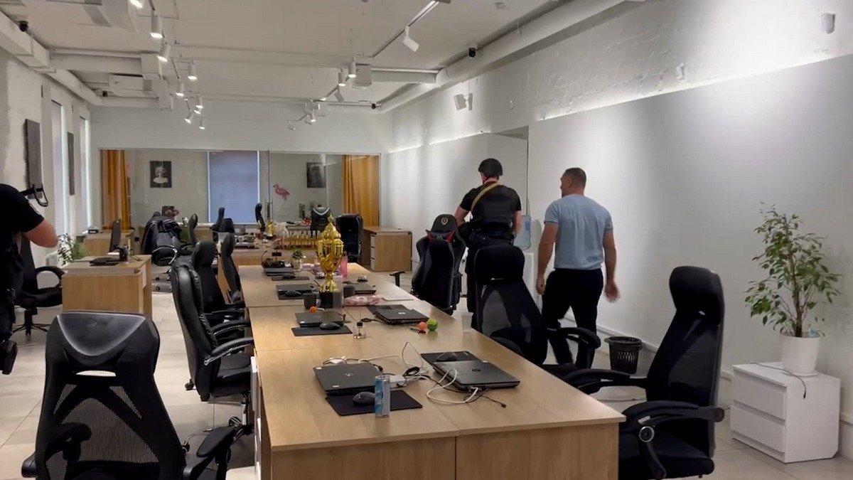 Правоохоронці України та Чеської Республіки припинили діяльність злочинної організації