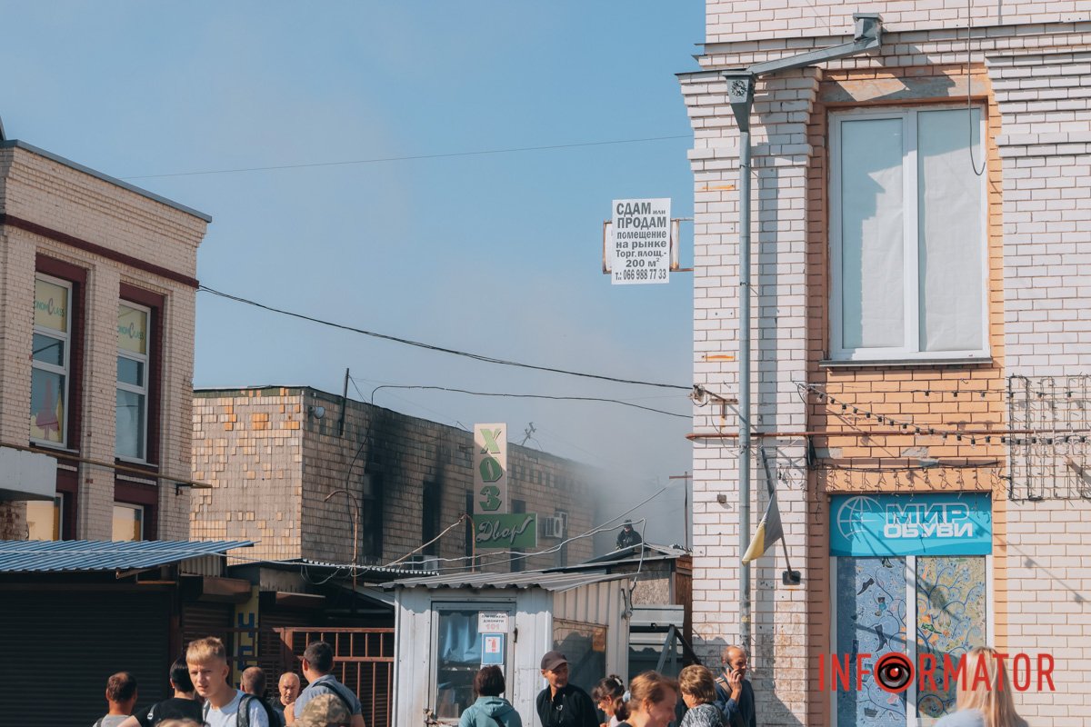 Рятувальники, поліція та евакуація людей: що відбувається на "Озерці" у Дніпрі 1